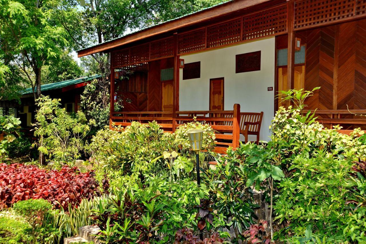 Popa Mountain Resort Mount Popa Exterior foto